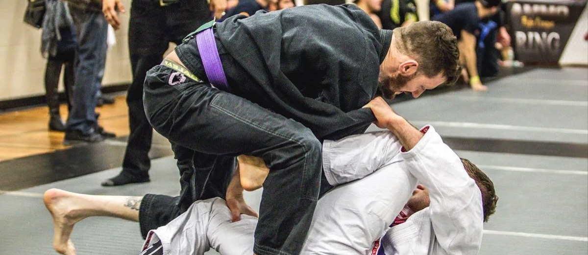 Gi competition guard pass
